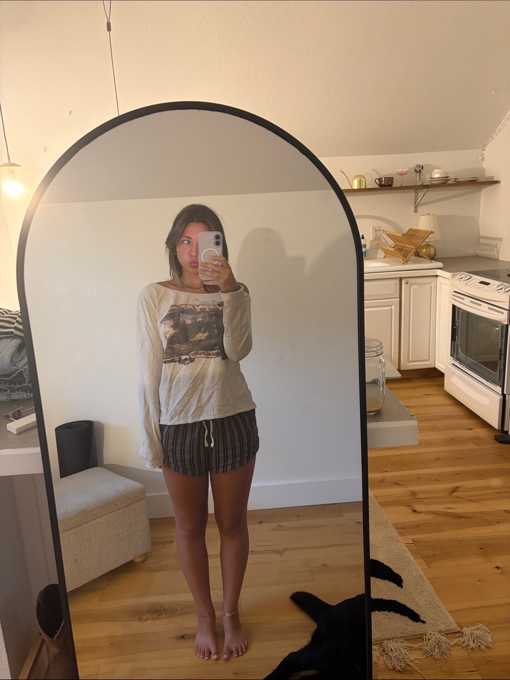Casual Graphic Long Sleeve Tee in Cream